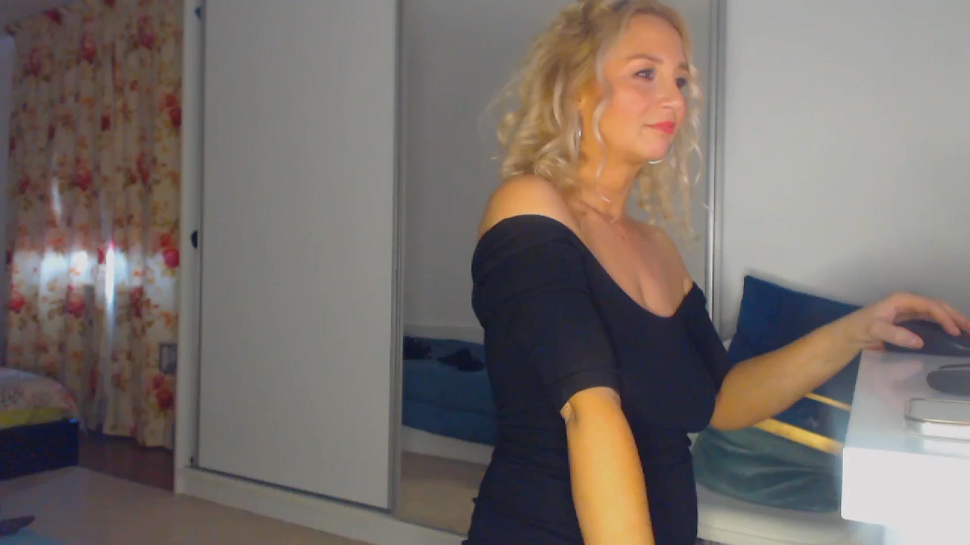 Gallery image thumbnail from Merlyn4u's myfreecams stream on, 03/13/2026, 11:14 image 6 of 20