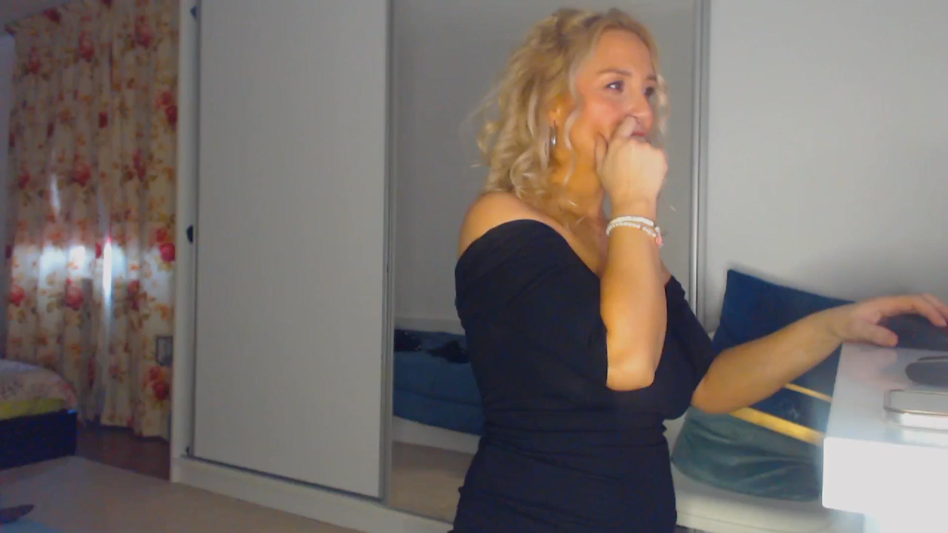 Gallery image thumbnail from Merlyn4u's myfreecams stream on, 03/13/2026, 11:14 image 9 of 20