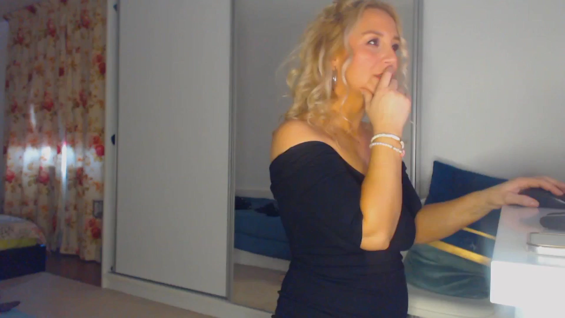 Gallery image thumbnail from Merlyn4u's myfreecams stream on, 03/13/2026, 11:14 image 7 of 20