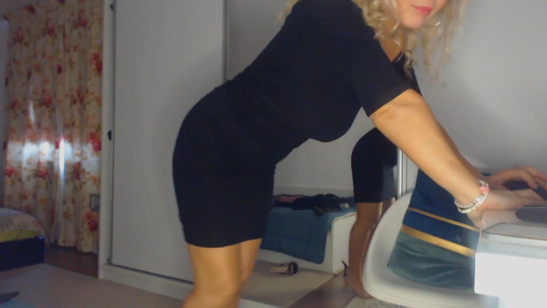 Gallery image thumbnail from Merlyn4u's myfreecams stream on, 03/13/2026, 11:14 image 3 of 20