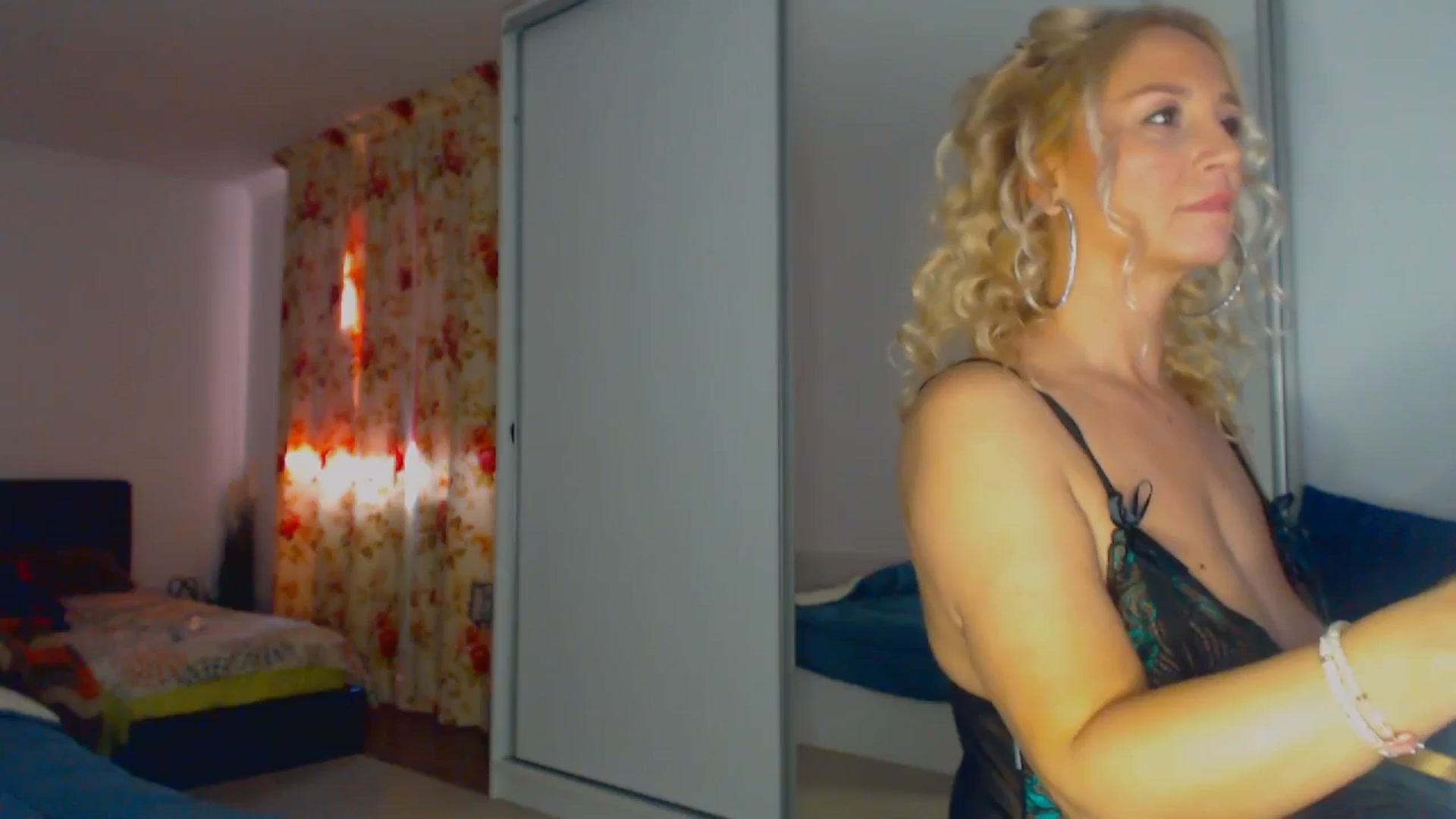 Gallery image thumbnail from Merlyn4u's myfreecams stream on, 03/14/2026, 15:35 image 11 of 20