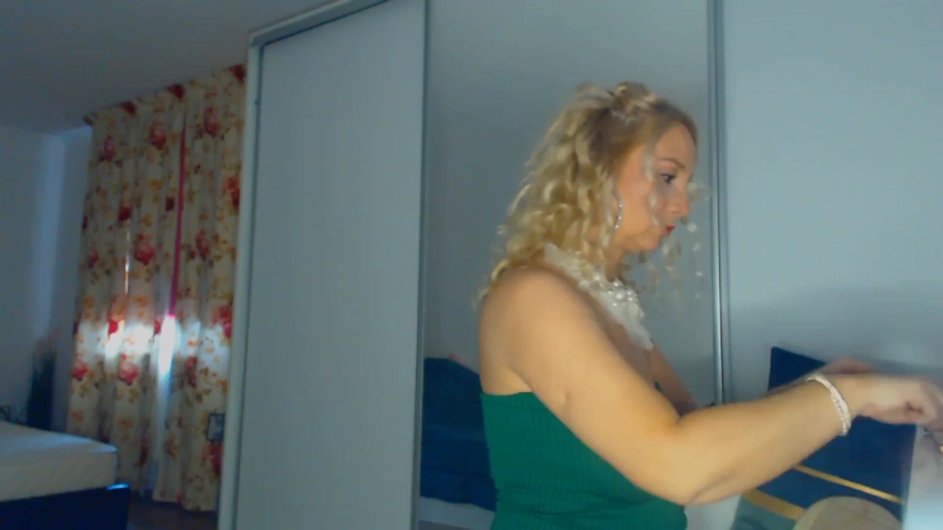 Gallery image thumbnail from Merlyn4u's myfreecams stream on, 03/15/2026, 11:30 image 17 of 20