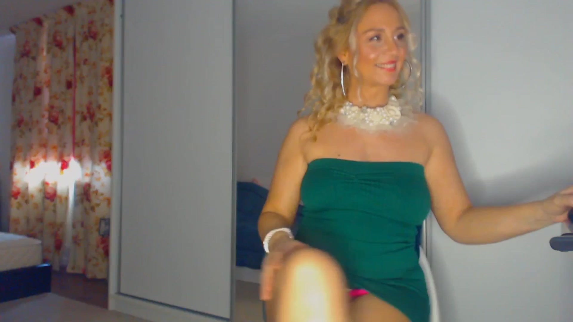 Gallery image thumbnail from Merlyn4u's myfreecams stream on, 03/15/2026, 14:10 image 16 of 20