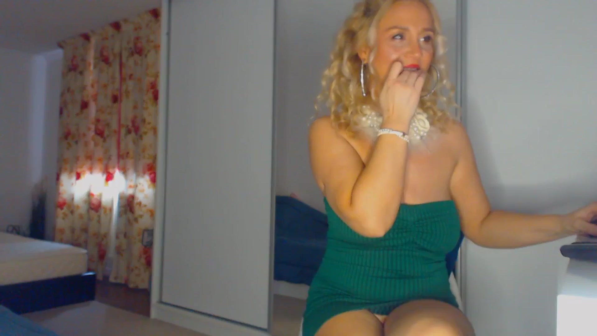 Gallery image thumbnail from Merlyn4u's myfreecams stream on, 03/15/2026, 14:10 image 6 of 20