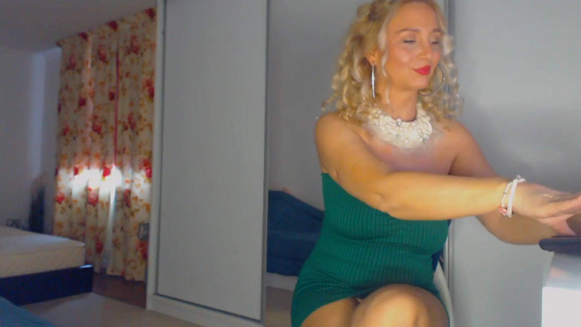 Gallery image thumbnail from Merlyn4u's myfreecams stream on, 03/15/2026, 14:10 image 5 of 20