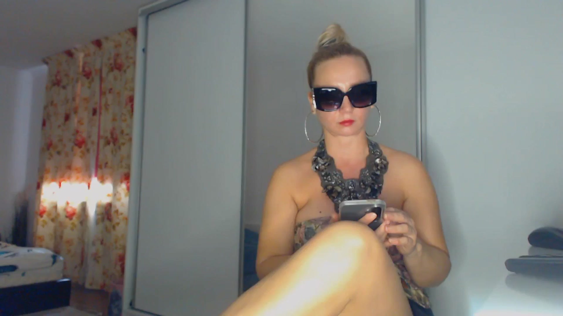 Gallery image thumbnail from Merlyn4u's myfreecams stream on, 03/17/2026, 12:58 image 11 of 20