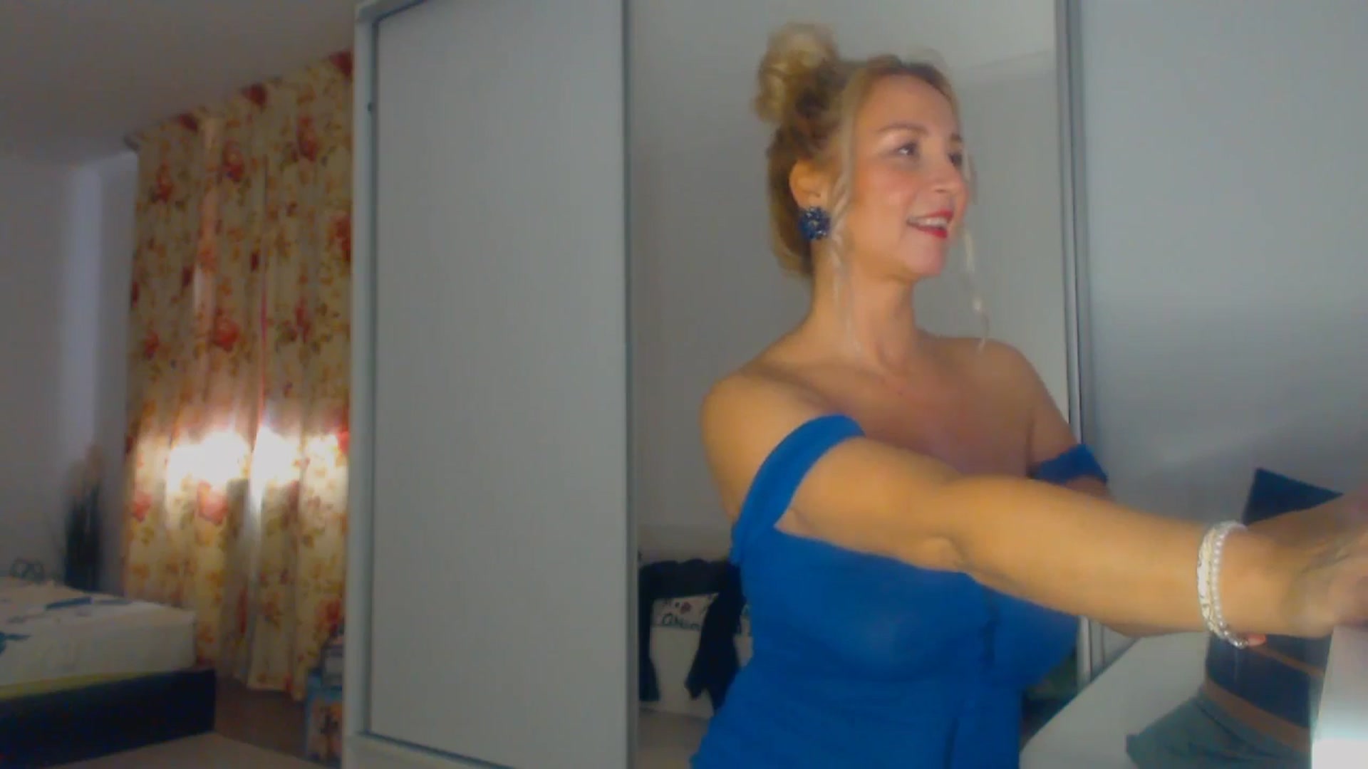 Gallery image thumbnail from Merlyn4u's myfreecams stream on, 03/31/2026, 10:33 image 12 of 20
