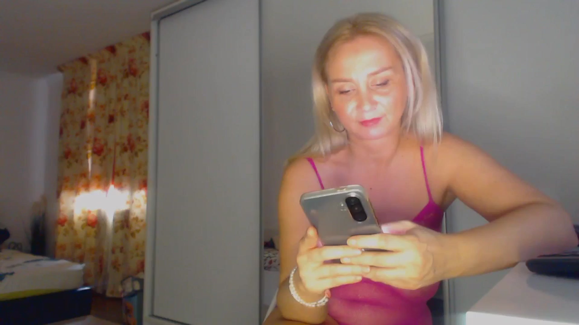 Gallery image thumbnail from Merlyn4u's myfreecams stream on, 04/01/2026, 12:20 image 15 of 20
