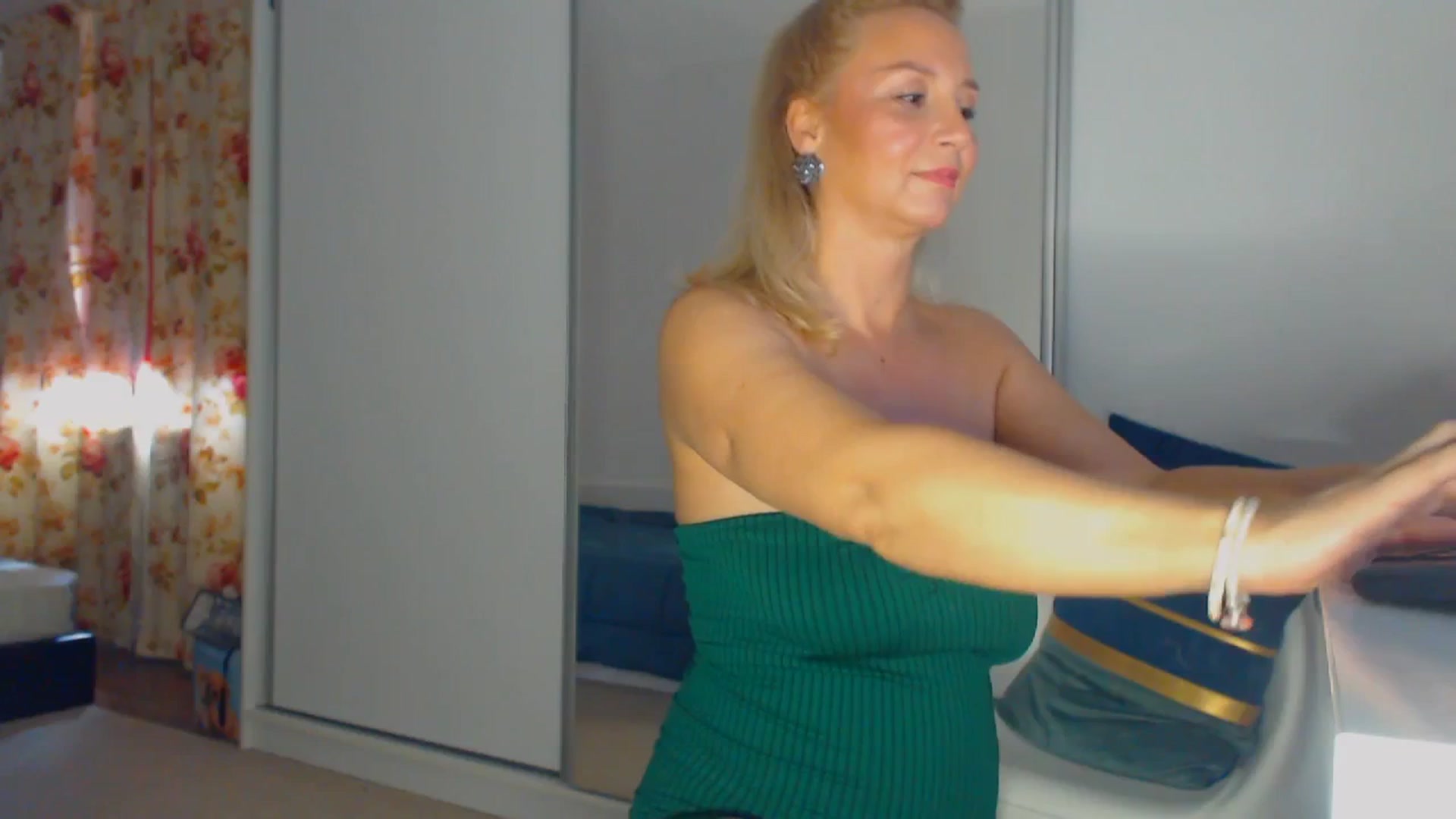 Gallery image thumbnail from Merlyn4u's myfreecams stream on, 04/03/2026, 11:23 image 18 of 20