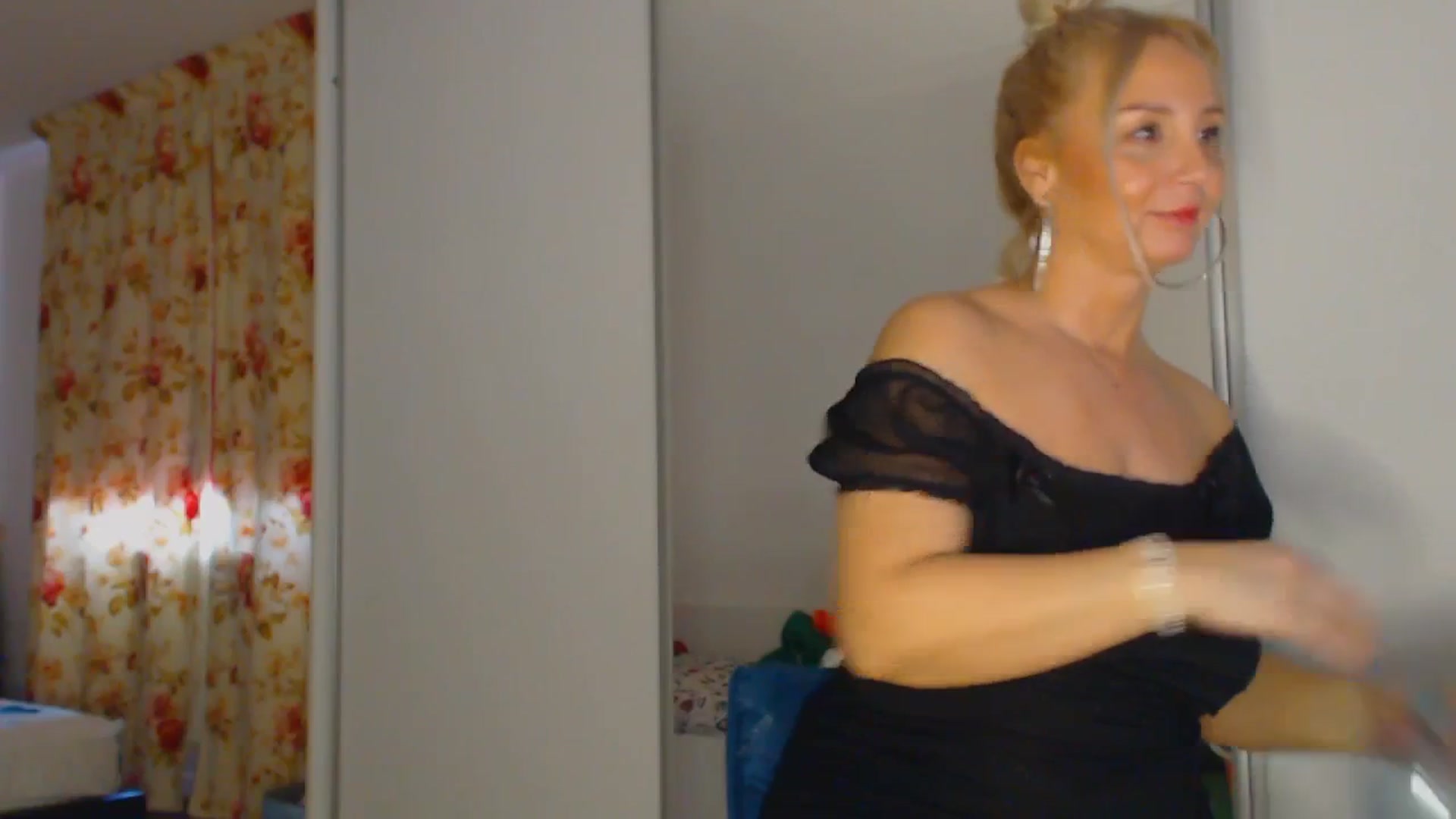 Gallery image thumbnail from Merlyn4u's myfreecams stream on, 04/05/2026, 12:59 image 18 of 20