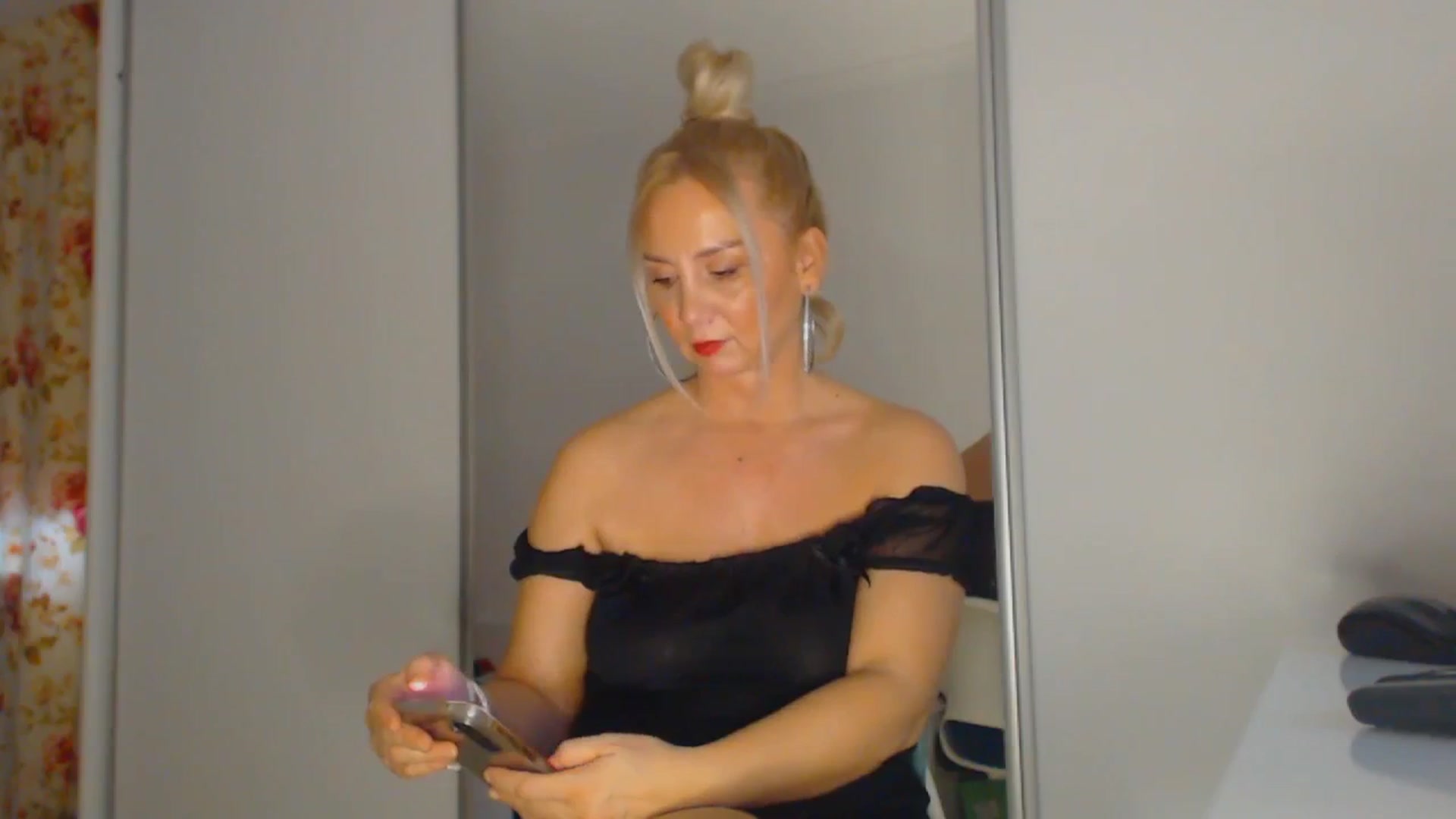 Gallery image thumbnail from Merlyn4u's myfreecams stream on, 04/05/2026, 12:59 image 11 of 20