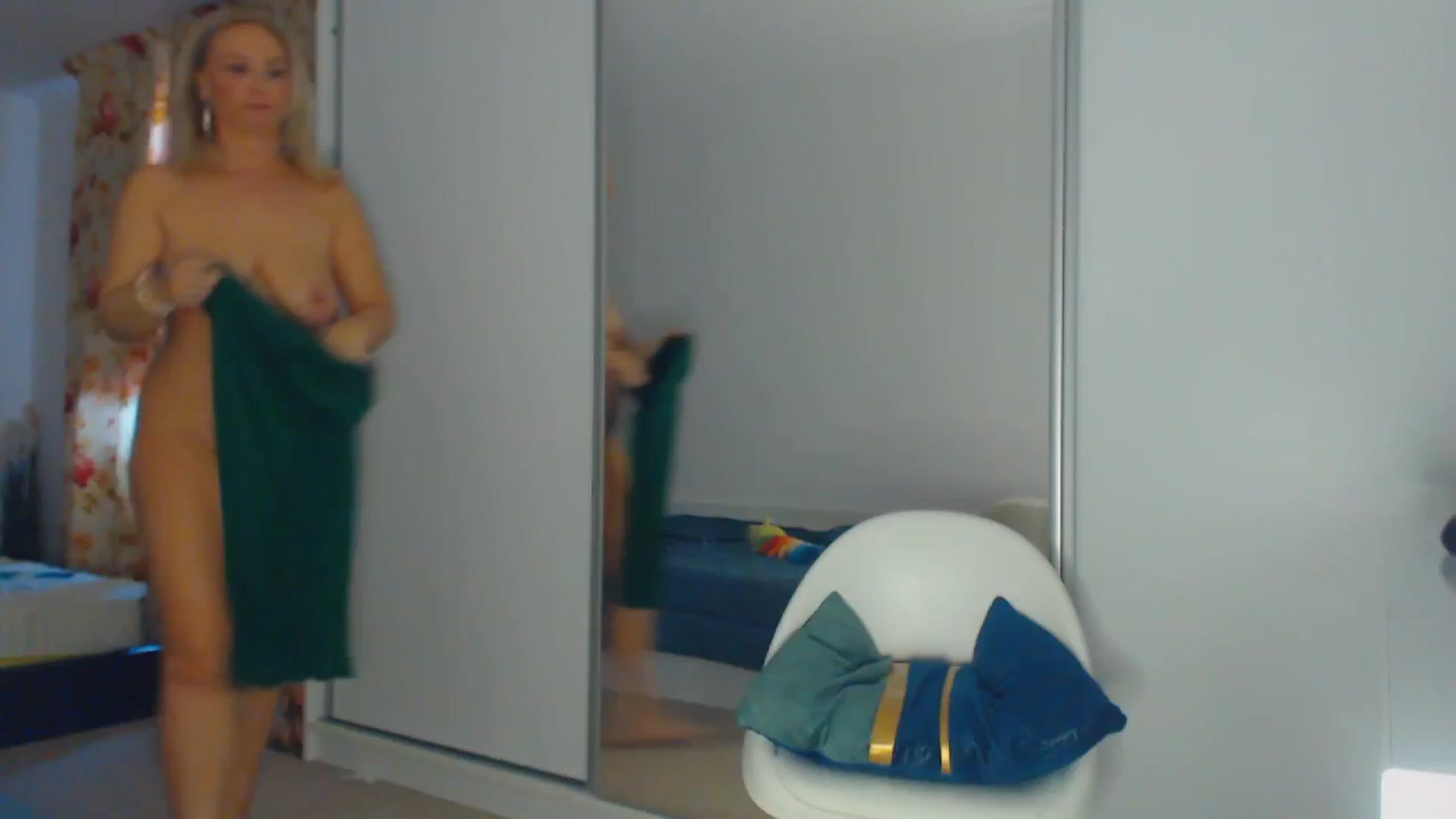 Gallery image thumbnail from Merlyn4u's myfreecams stream on, 04/06/2026, 12:06 image 15 of 20