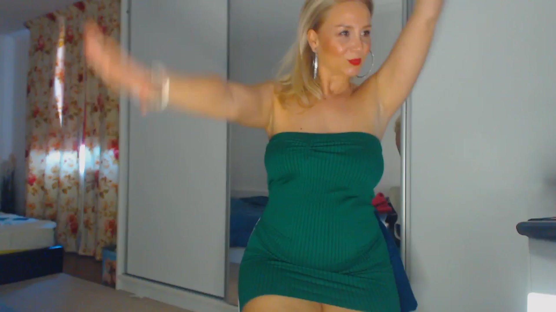 Gallery image thumbnail from Merlyn4u's myfreecams stream on, 04/06/2026, 12:06 image 16 of 20