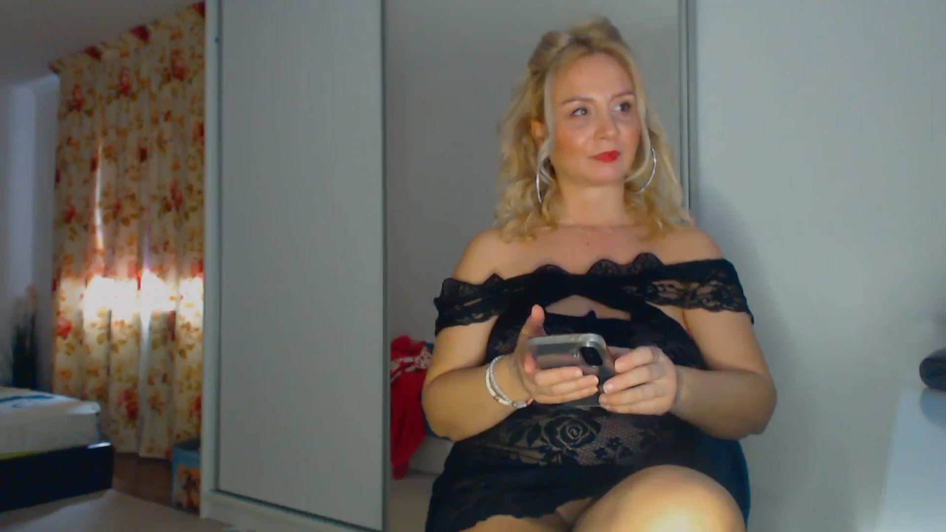 Gallery image thumbnail from Merlyn4u's myfreecams stream on, 04/08/2026, 11:28 image 6 of 20