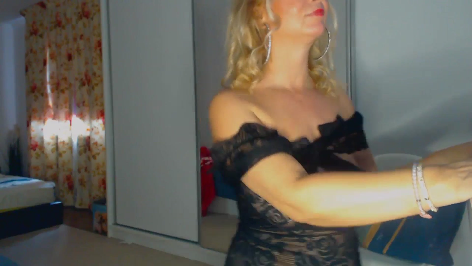 Gallery image thumbnail from Merlyn4u's myfreecams stream on, 04/08/2026, 14:43 image 5 of 20