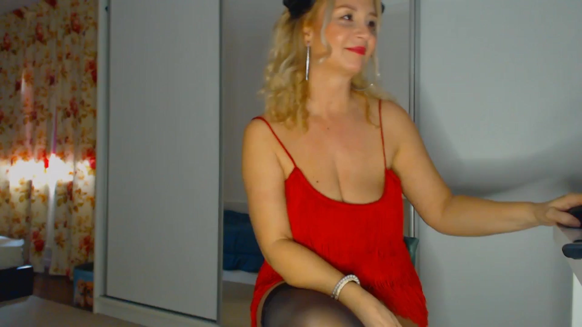 Gallery image thumbnail from Merlyn4u's myfreecams stream on, 04/09/2026, 12:14 image 15 of 20