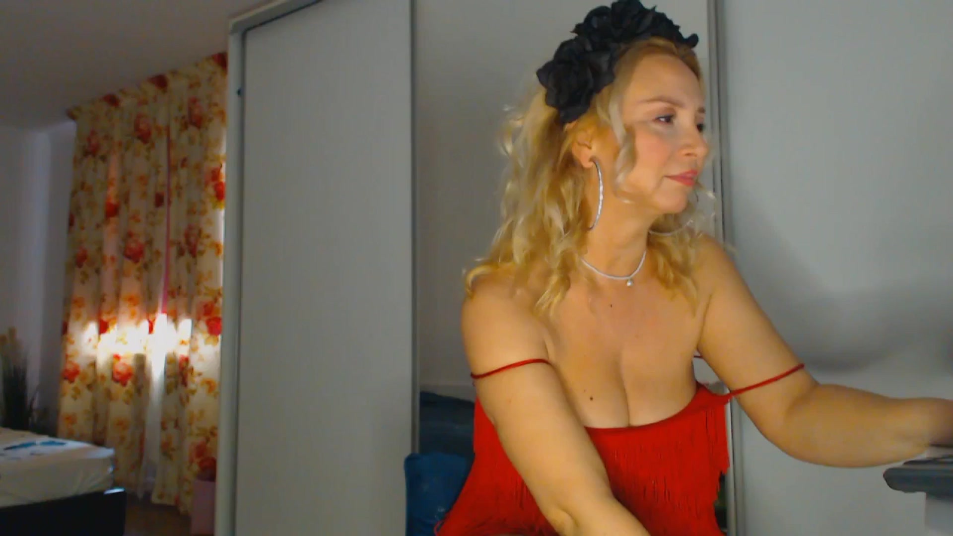 Gallery image thumbnail from Merlyn4u's myfreecams stream on, 04/19/2026, 10:31 image 18 of 20