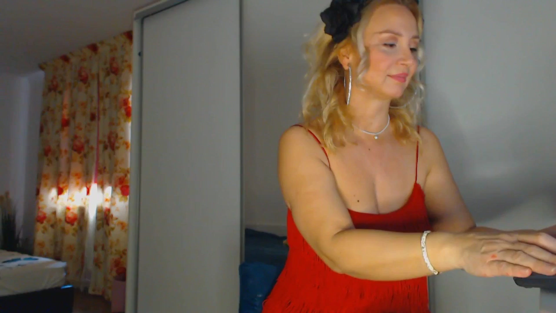 Gallery image thumbnail from Merlyn4u's myfreecams stream on, 04/19/2026, 10:31 image 13 of 20