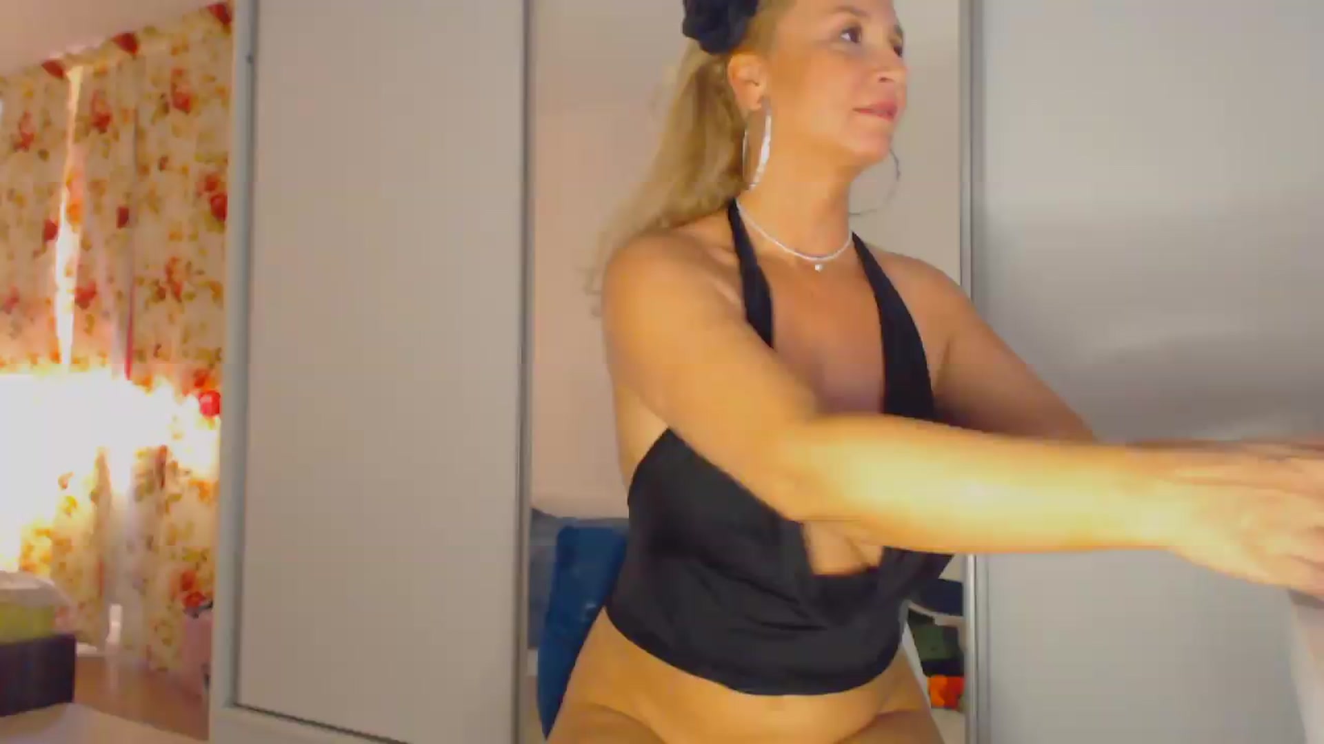 Gallery image thumbnail from Merlyn4u's myfreecams stream on, 05/10/2026, 13:06 image 11 of 20