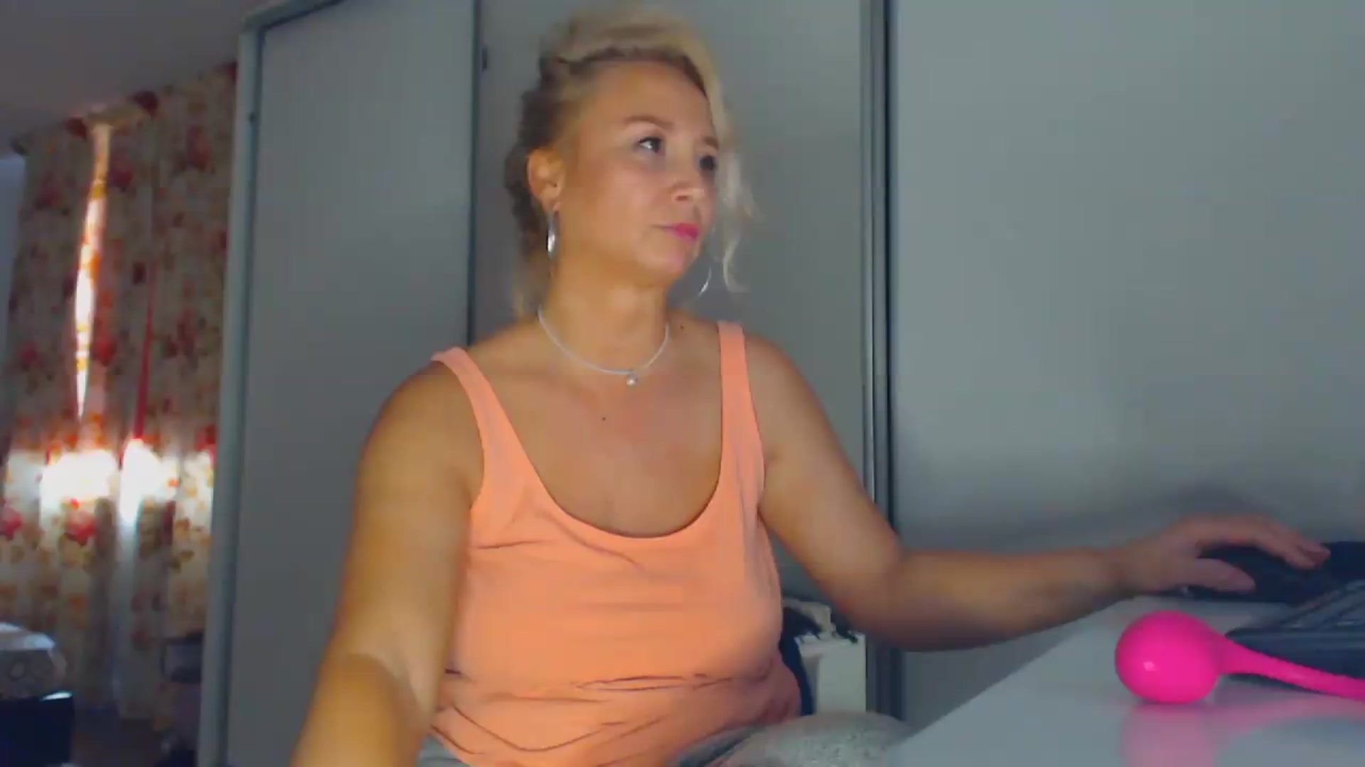 Gallery image thumbnail from Merlyn4u's myfreecams stream on, 05/20/2026, 11:38 image 17 of 20