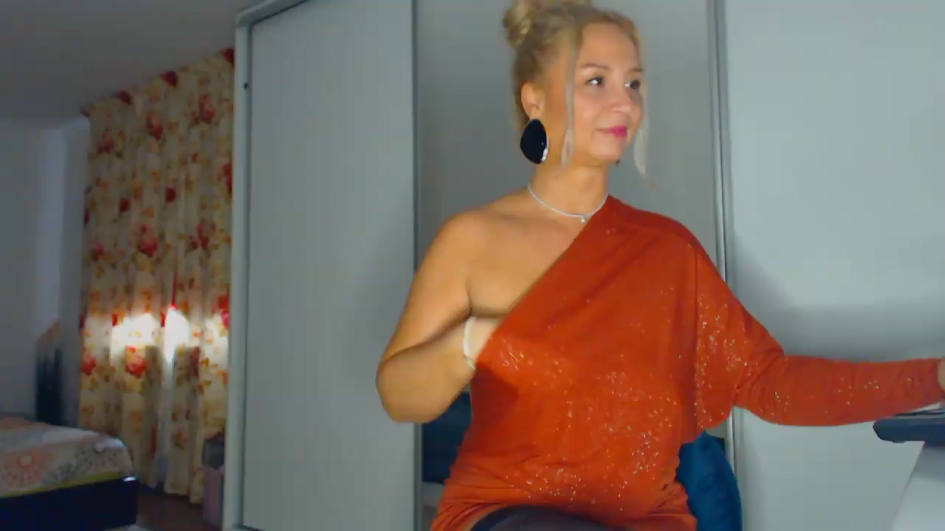 Gallery image thumbnail from Merlyn4u's myfreecams stream on, 05/22/2026, 09:42 image 4 of 20