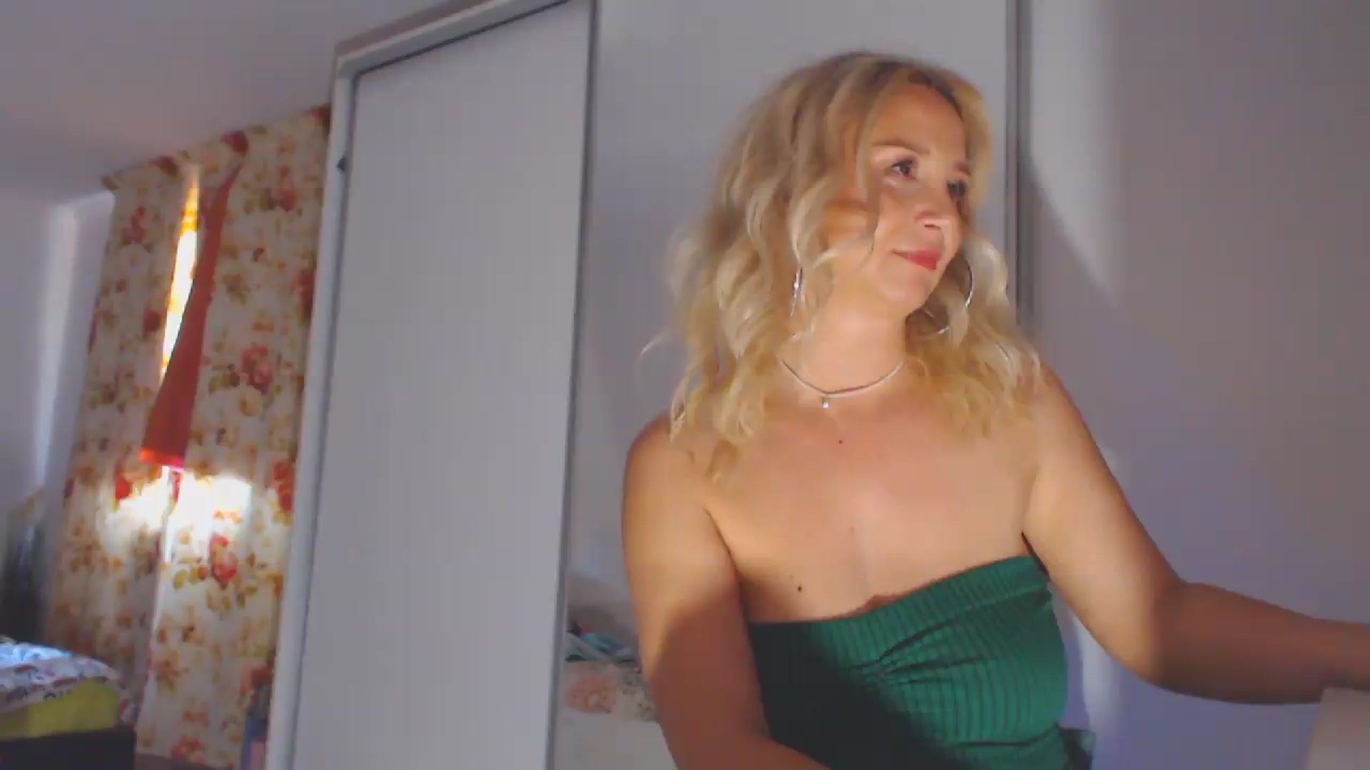 Gallery image thumbnail from Merlyn4u's myfreecams stream on, 06/09/2026, 07:33 image 3 of 20