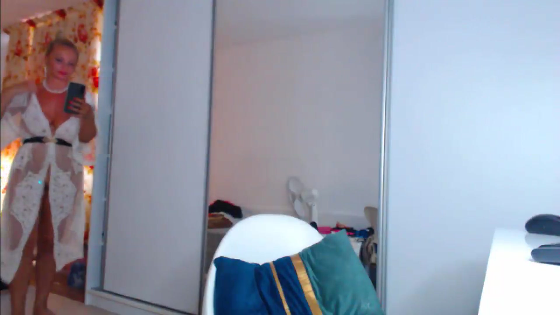 Gallery image thumbnail from Merlyn4u's myfreecams stream on, 07/27/2026, 12:40 image 15 of 20