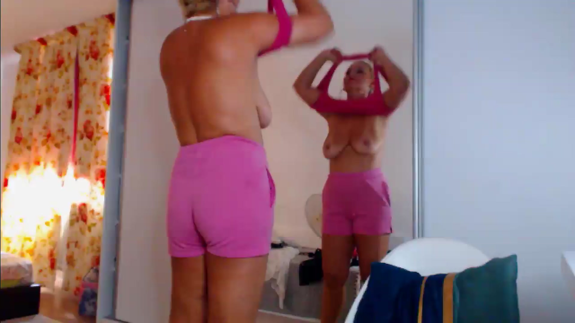 Gallery image thumbnail from Merlyn4u's myfreecams stream on, 07/27/2026, 13:10 image 12 of 20