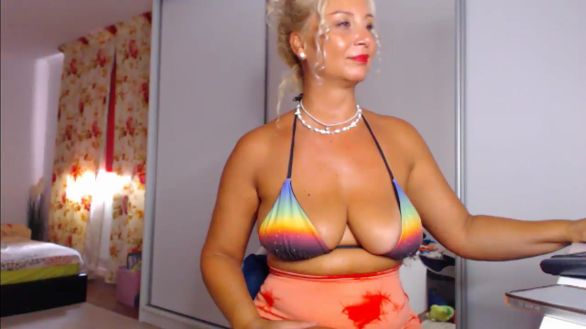 Gallery image thumbnail from Merlyn4u's myfreecams stream on, 08/13/2026, 10:03 image 15 of 20