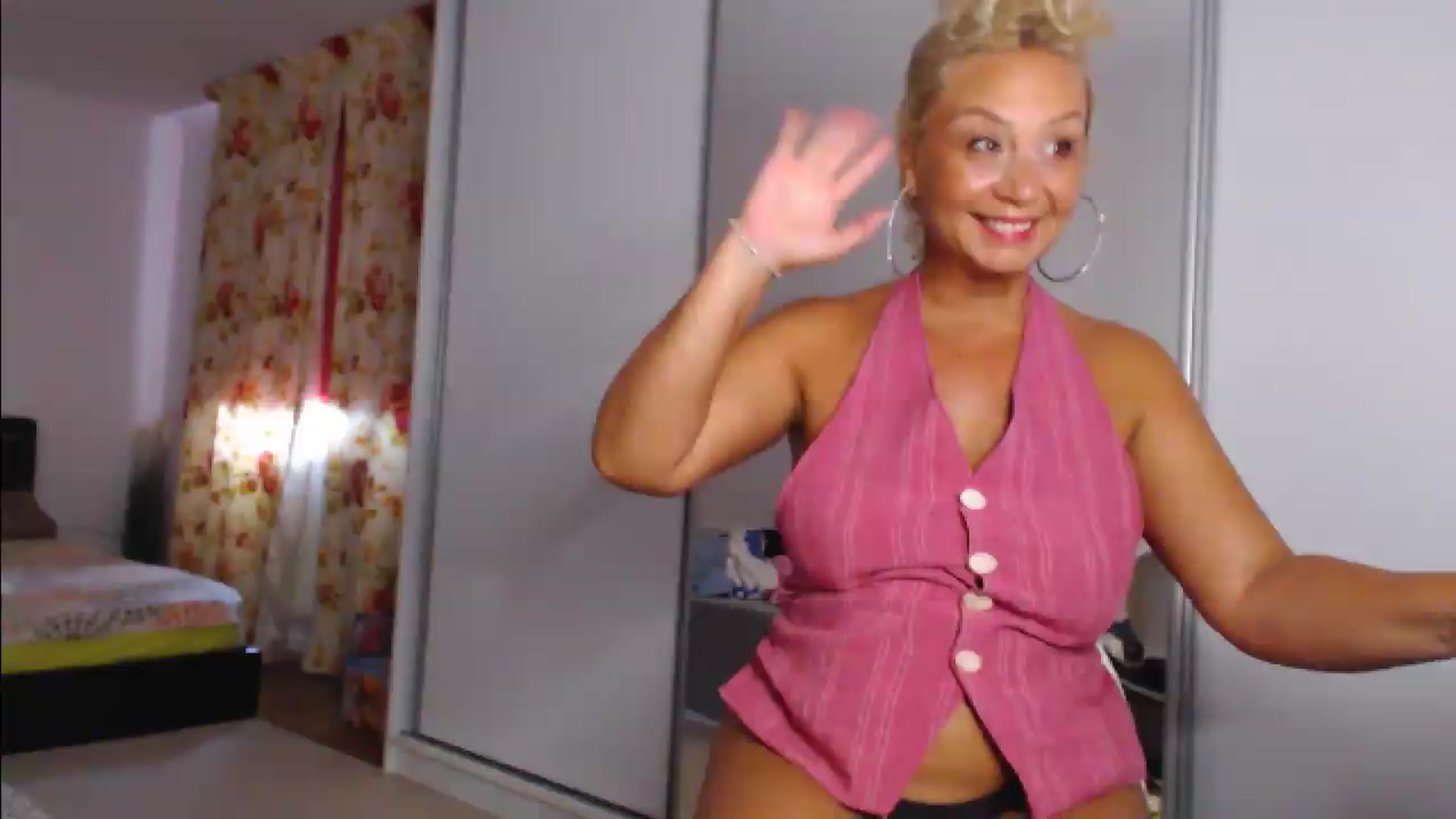 Gallery image thumbnail from Merlyn4u's myfreecams stream on, 08/18/2026, 10:47 image 12 of 20