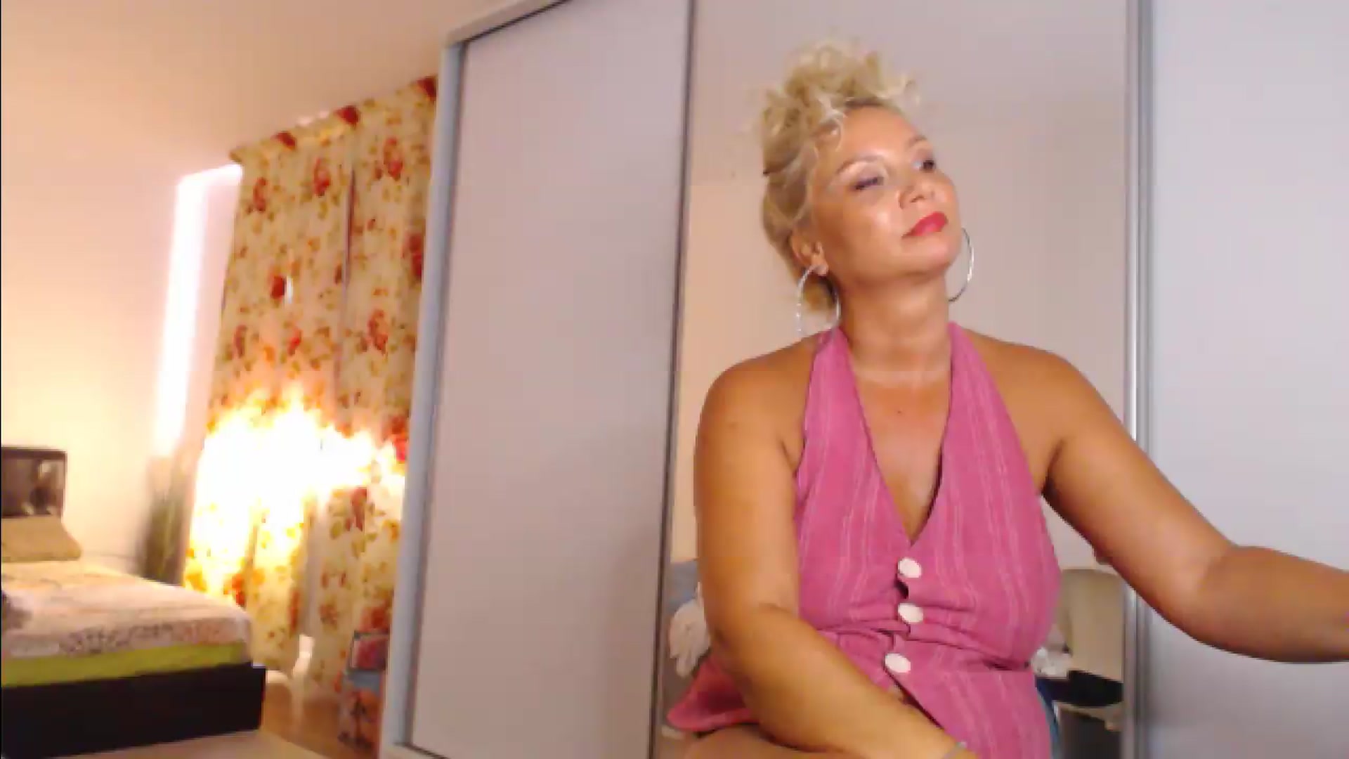 Gallery image thumbnail from Merlyn4u's myfreecams stream on, 08/18/2026, 13:10 image 17 of 20