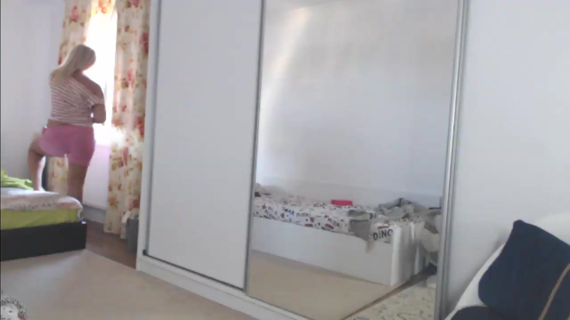 Gallery image thumbnail from Merlyn4u's myfreecams stream on, 09/12/2026, 08:35 image 4 of 20