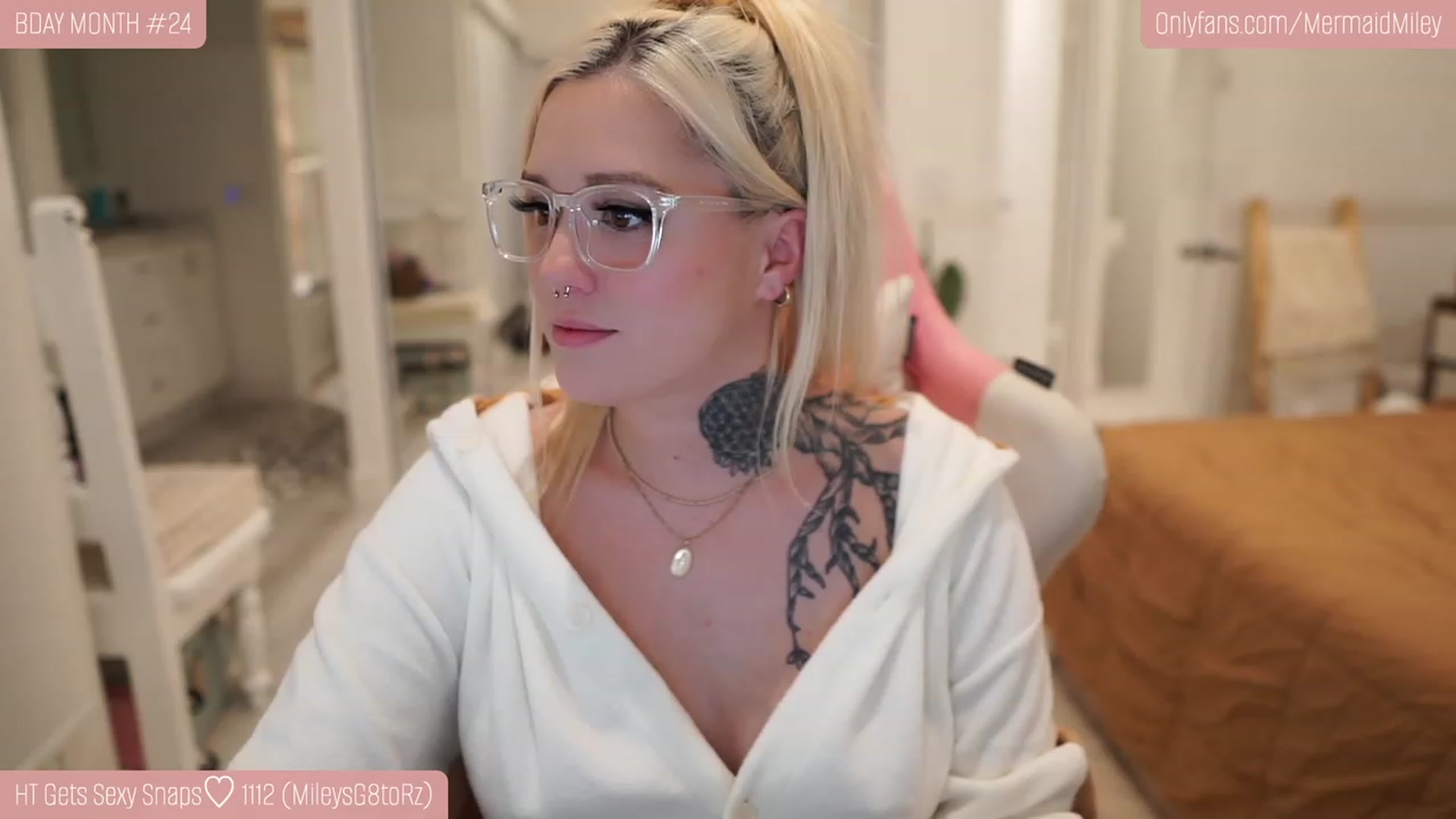 Gallery image thumbnail from Mermaidmiley's myfreecams stream on, 11/19/2022, 10:20 image 13 of 20