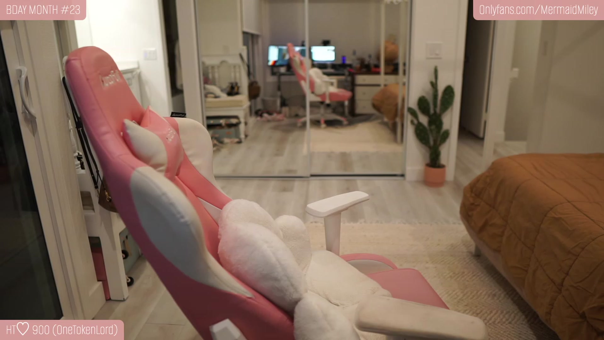 Gallery image thumbnail from Mermaidmiley's myfreecams stream on, 11/26/2022, 07:49 image 15 of 20