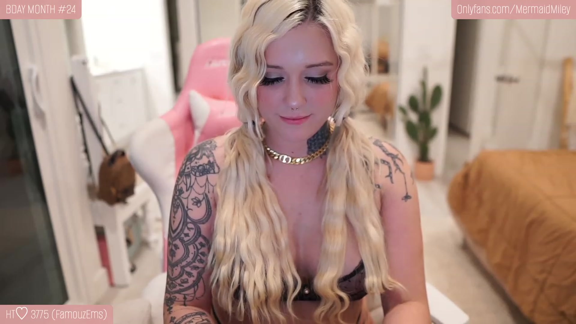 Gallery image thumbnail from Mermaidmiley's myfreecams stream on, 11/27/2022, 11:07 image 9 of 20