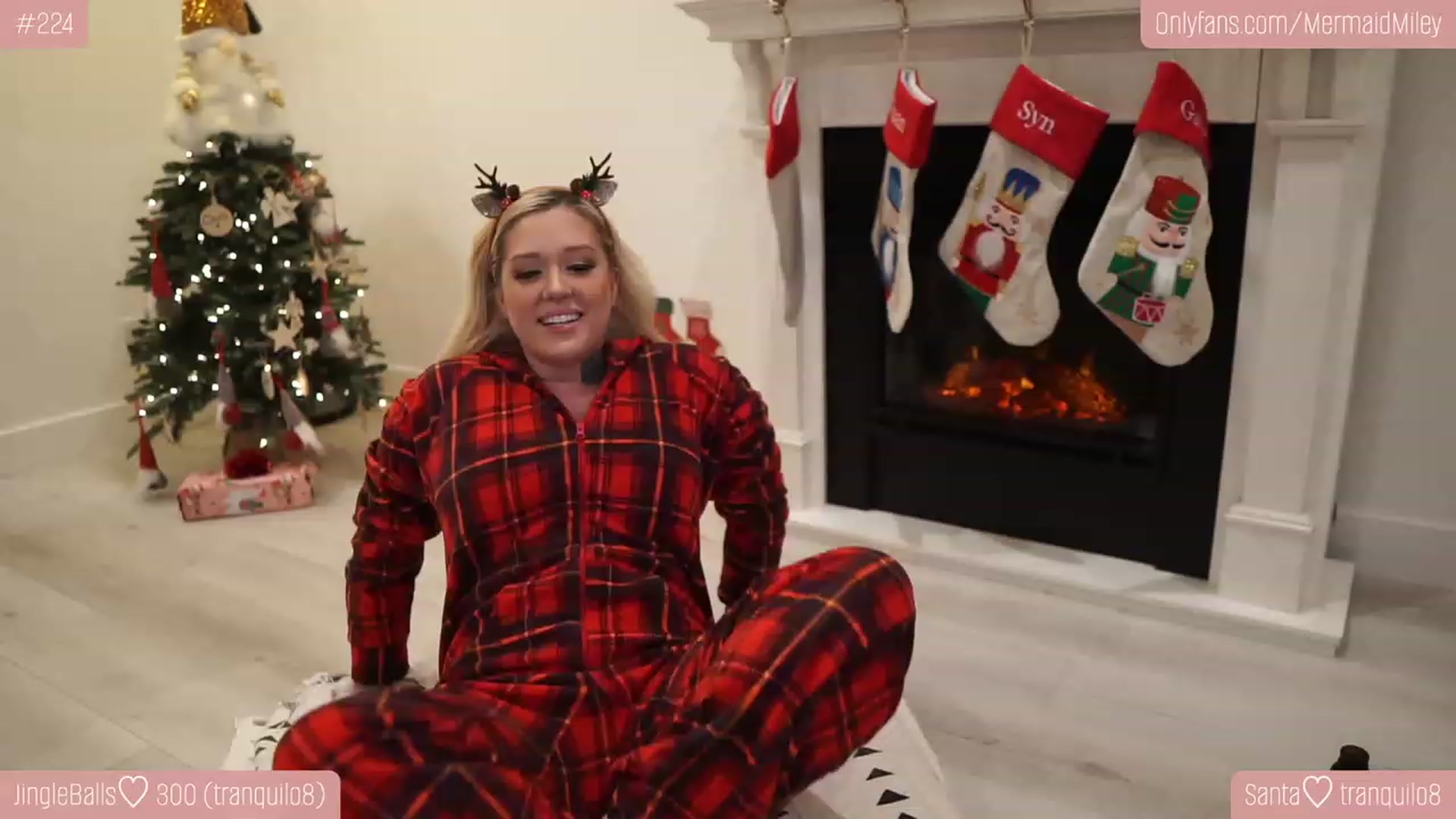 Gallery image thumbnail from Mermaidmiley's myfreecams stream on, 12/13/2022, 04:14 image 12 of 20
