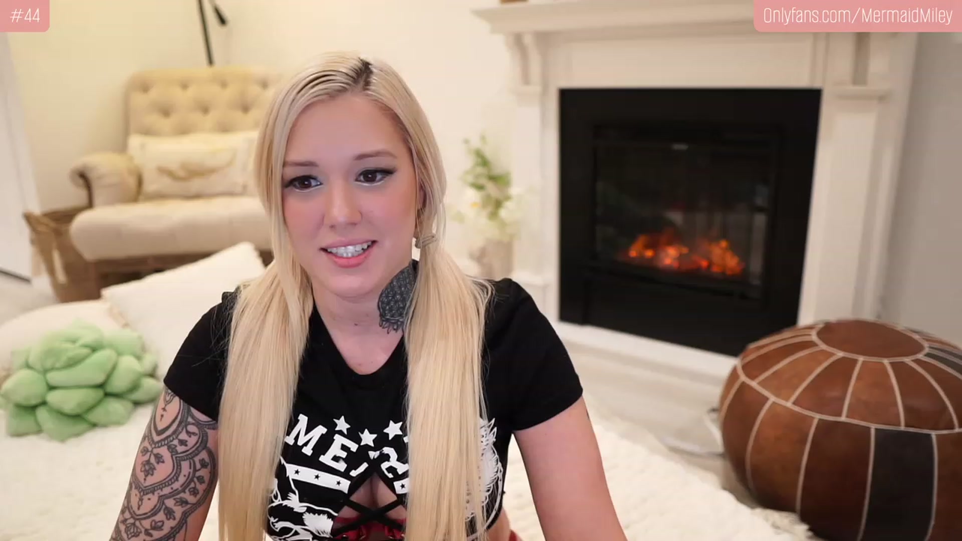 Gallery image thumbnail from Mermaidmiley's myfreecams stream on, 01/23/2023, 10:03 image 4 of 20