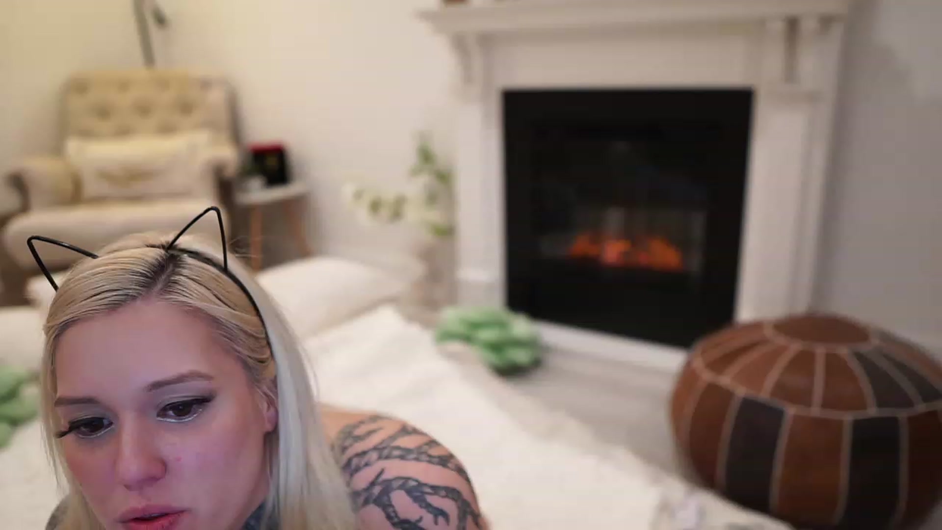 Gallery image thumbnail from Mermaidmiley's myfreecams stream on, 01/23/2023, 15:11 image 3 of 20