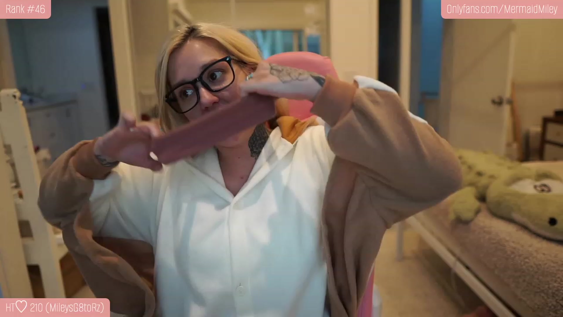 Gallery image thumbnail from Mermaidmiley's myfreecams stream on, 01/27/2023, 01:41 image 1 of 20