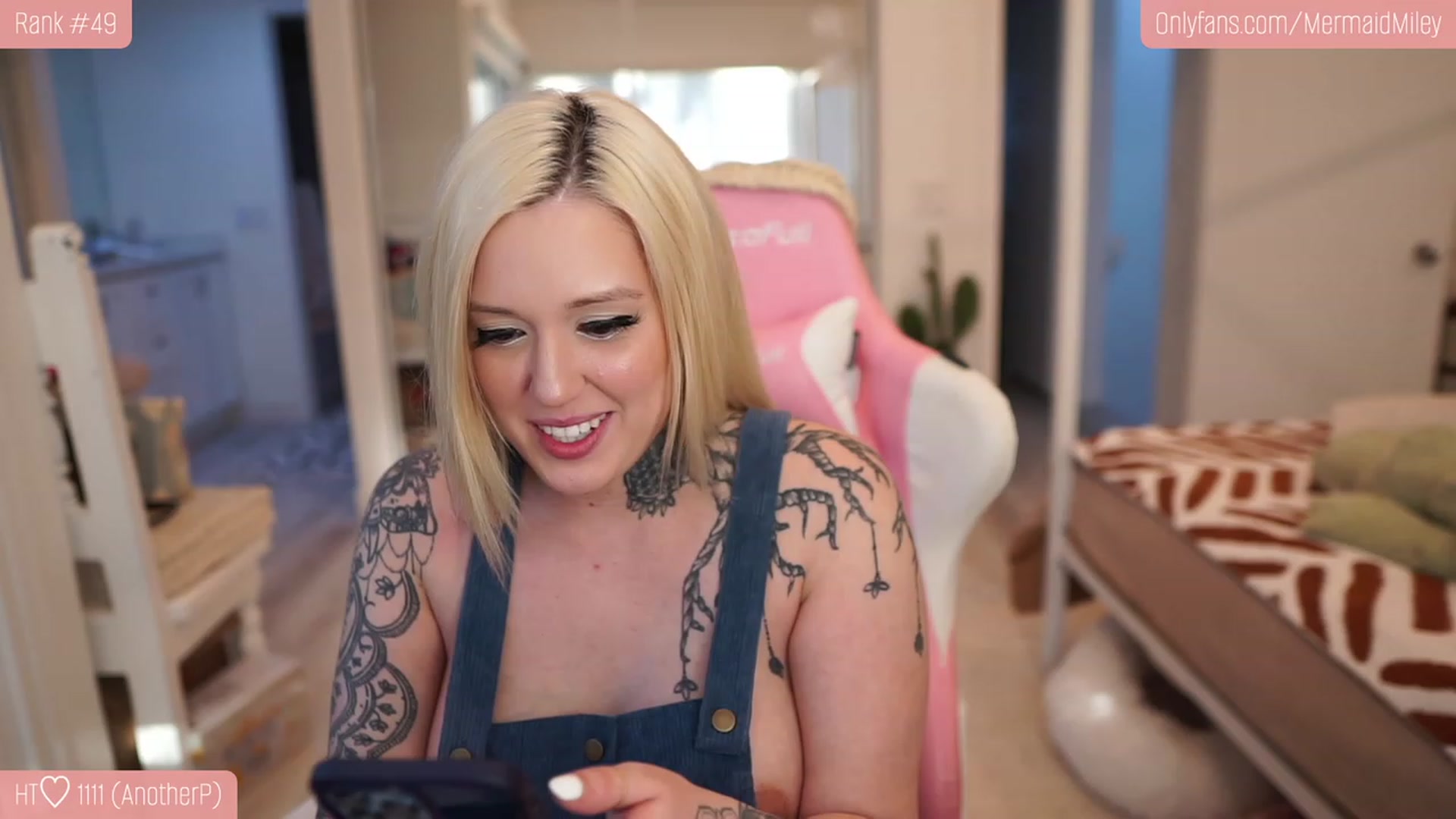 Gallery image thumbnail from Mermaidmiley's myfreecams stream on, 01/28/2023, 02:01 image 4 of 20