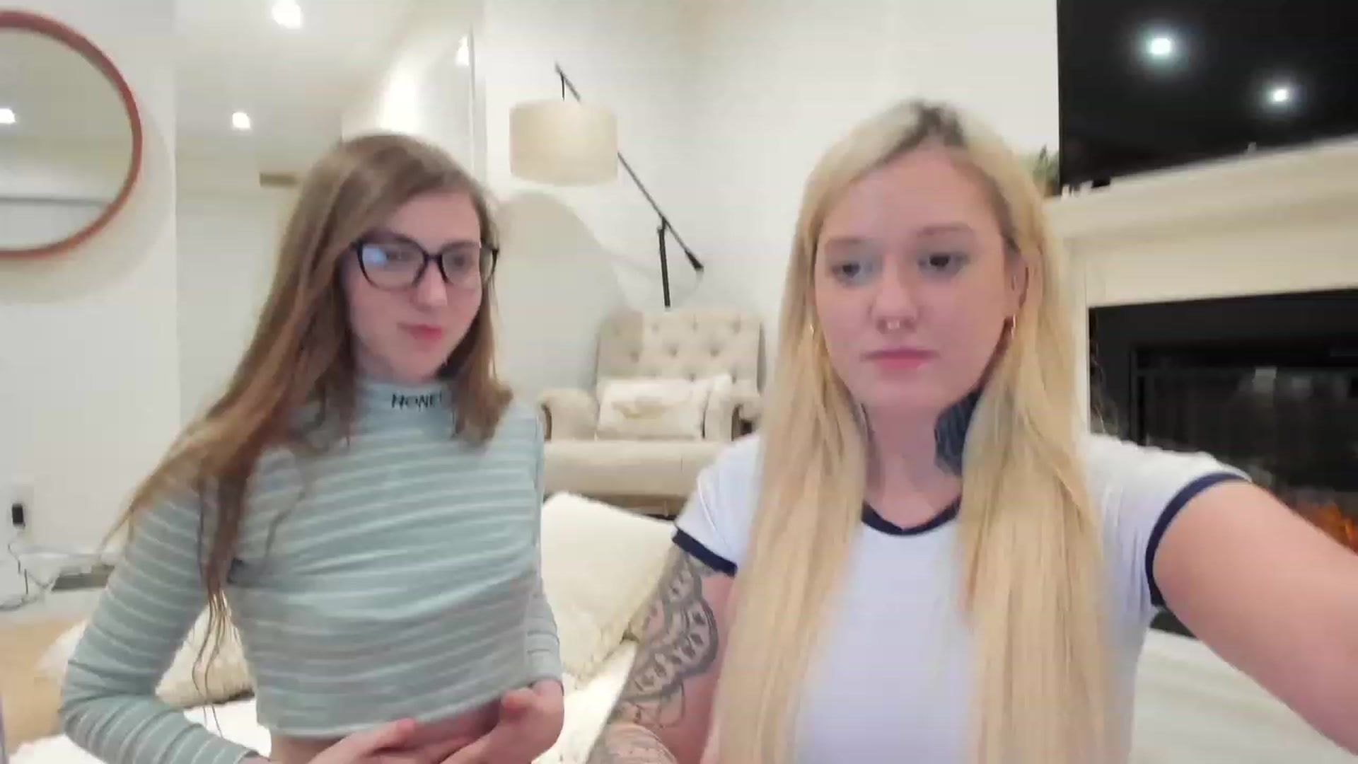 Gallery image thumbnail from Mermaidmiley's myfreecams stream on, 02/22/2023, 09:06 image 19 of 20
