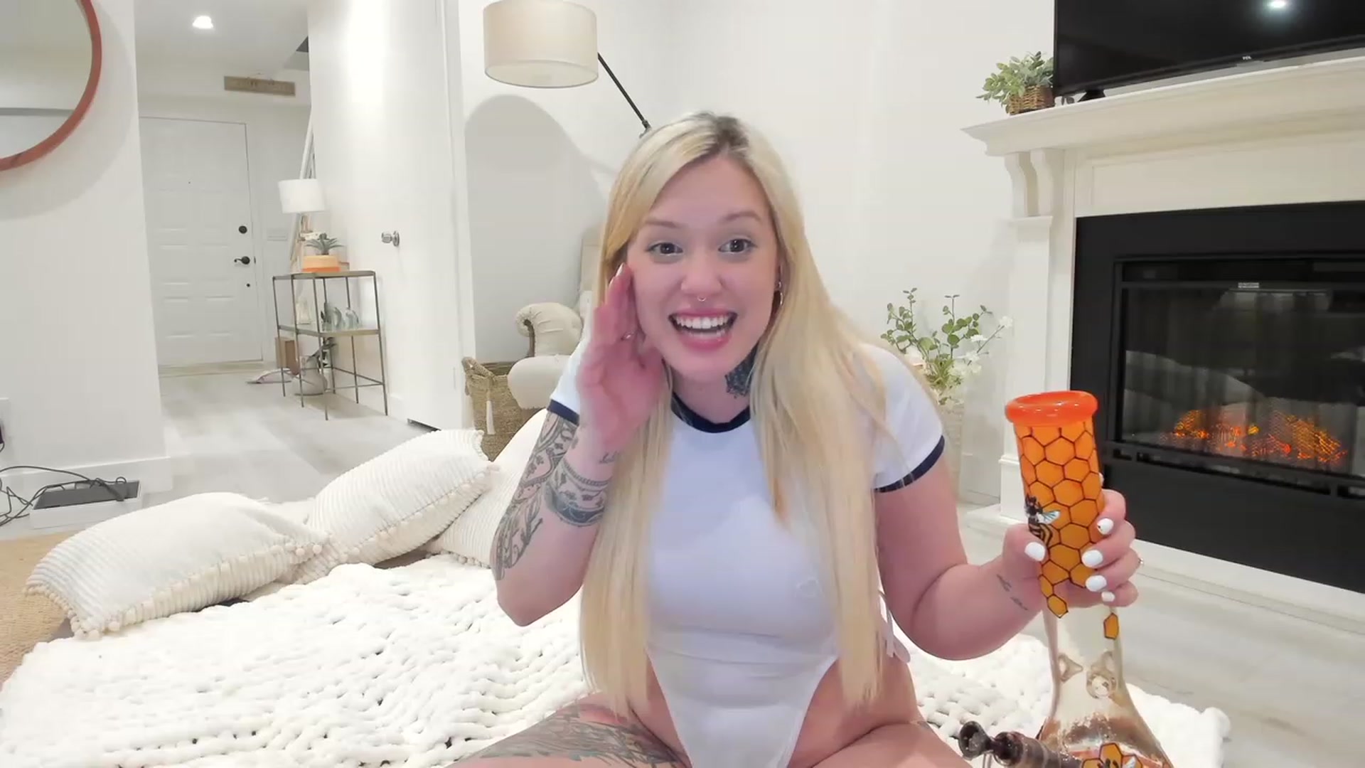 Gallery image thumbnail from Mermaidmiley's myfreecams stream on, 02/22/2023, 09:06 image 7 of 20