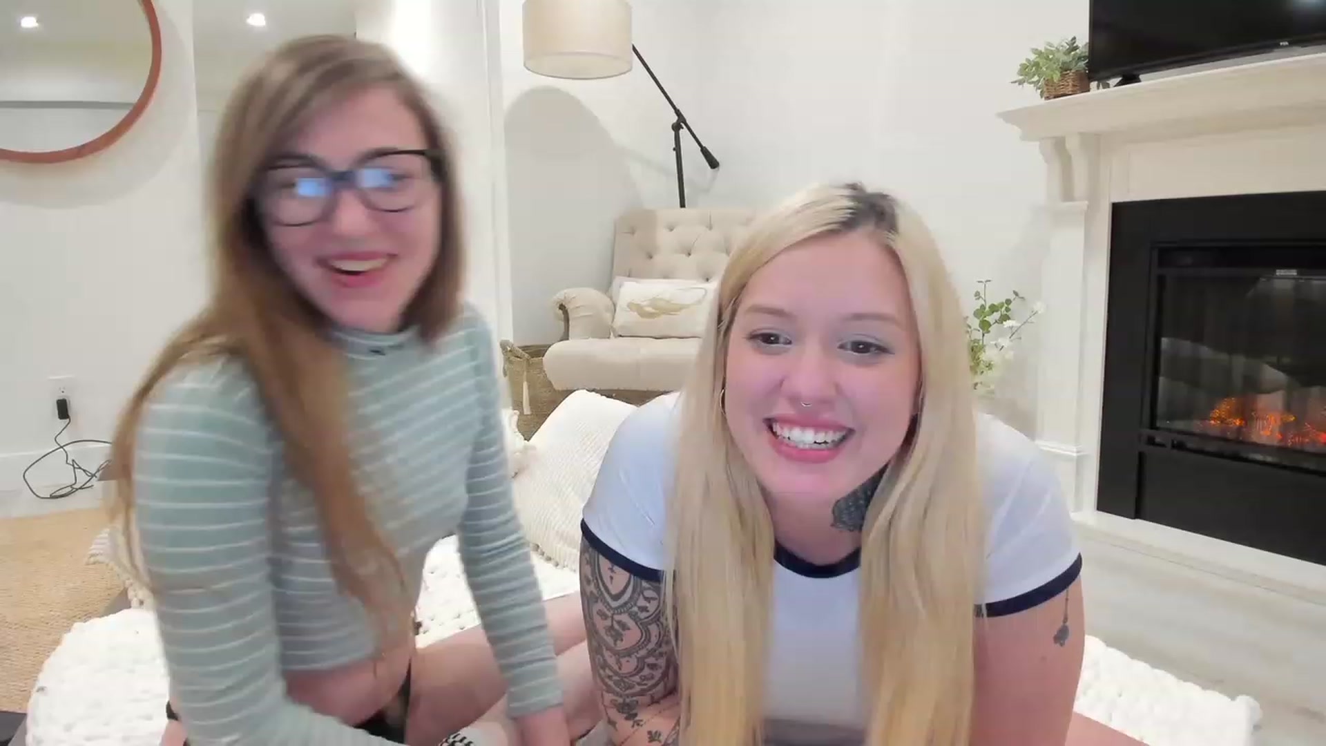 Gallery image thumbnail from Mermaidmiley's myfreecams stream on, 02/22/2023, 09:06 image 15 of 20