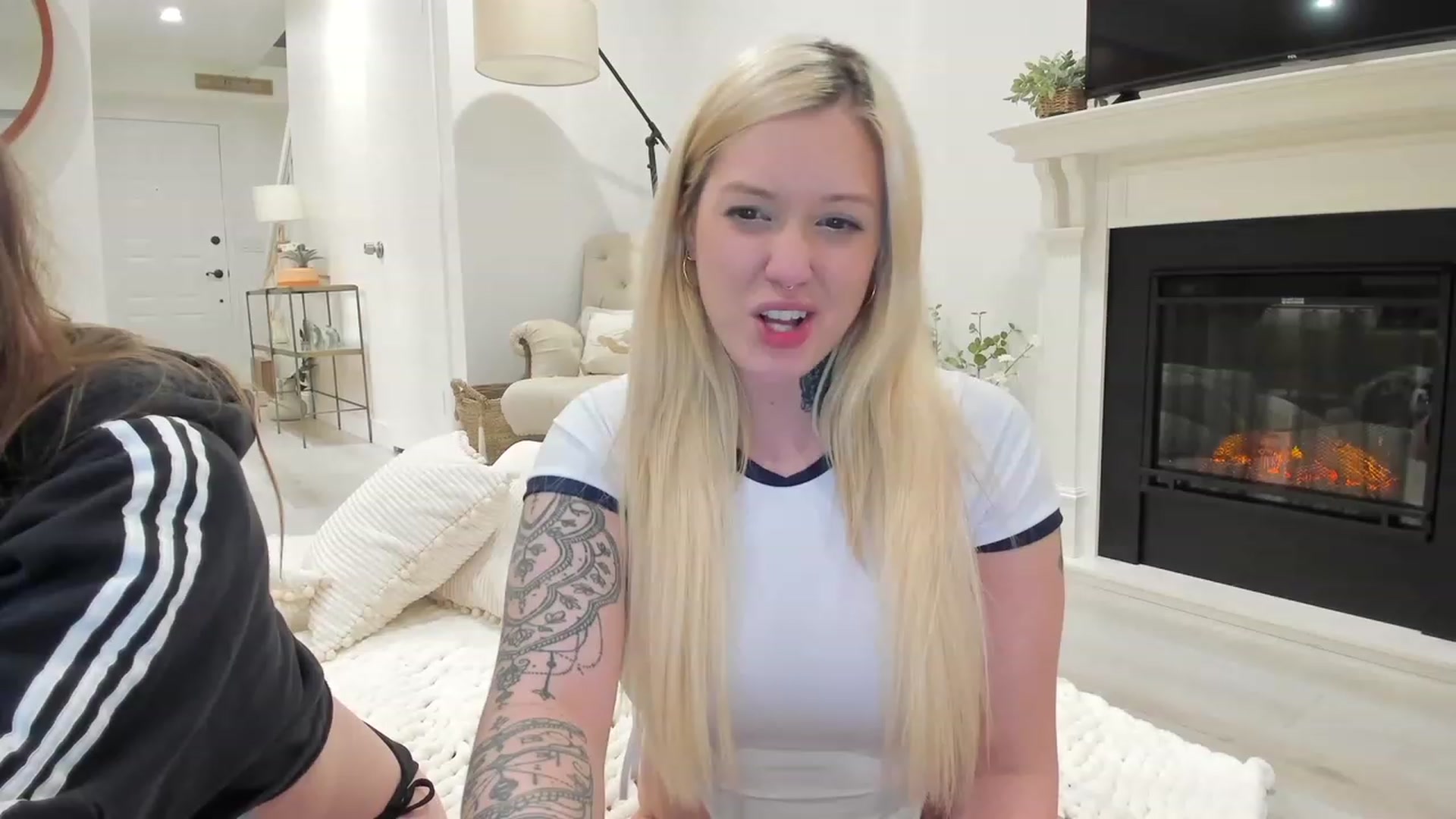 Gallery image thumbnail from Mermaidmiley's myfreecams stream on, 02/22/2023, 09:06 image 3 of 20