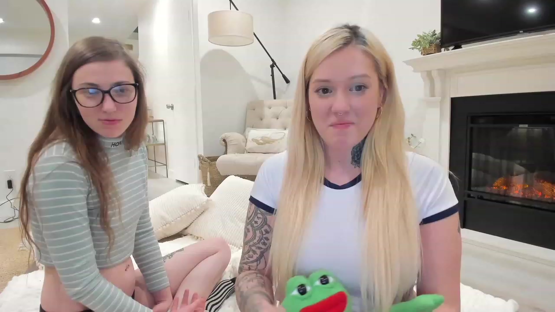 Gallery image thumbnail from Mermaidmiley's myfreecams stream on, 02/22/2023, 09:06 image 20 of 20