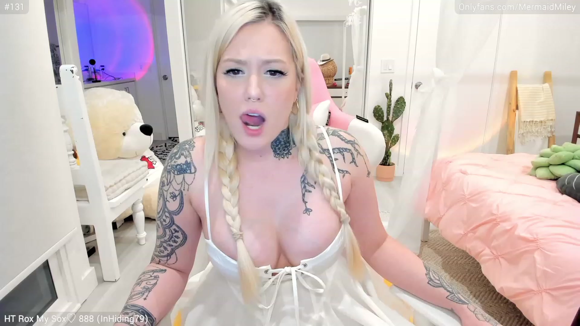 Gallery image thumbnail from Mermaidmiley's myfreecams stream on, 02/26/2023, 05:52 image 4 of 20
