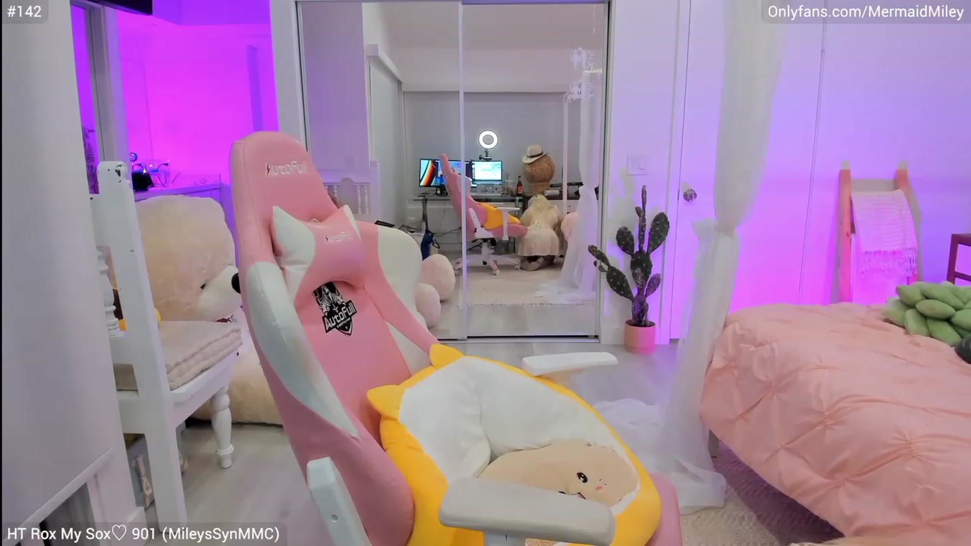 Gallery image thumbnail from Mermaidmiley's myfreecams stream on, 03/01/2023, 04:08 image 14 of 20