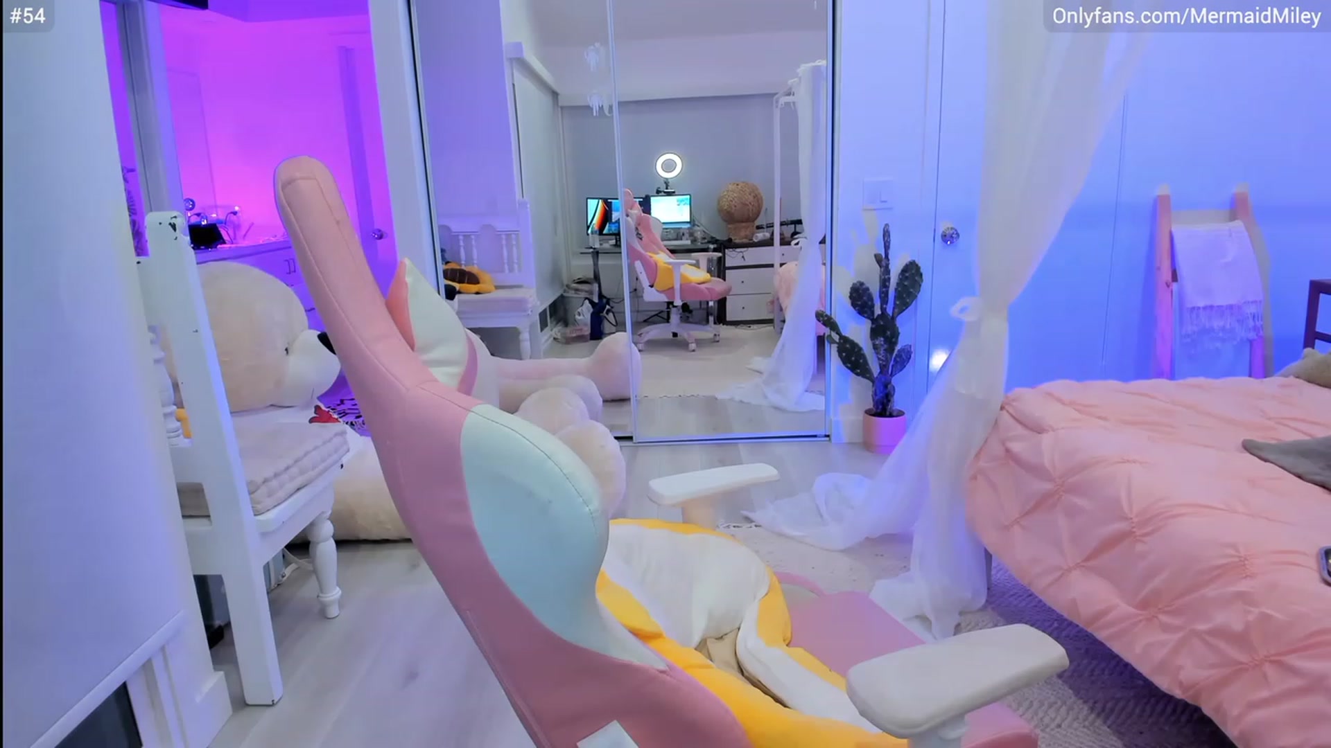 Gallery image thumbnail from Mermaidmiley's myfreecams stream on, 03/02/2023, 06:28 image 6 of 20