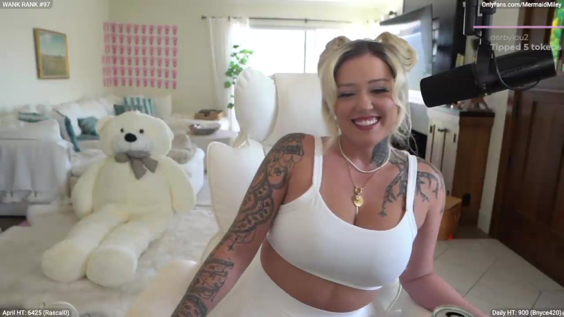 Gallery image thumbnail from Mermaidmiley's myfreecams stream on, 04/17/2026, 23:04 image 8 of 20