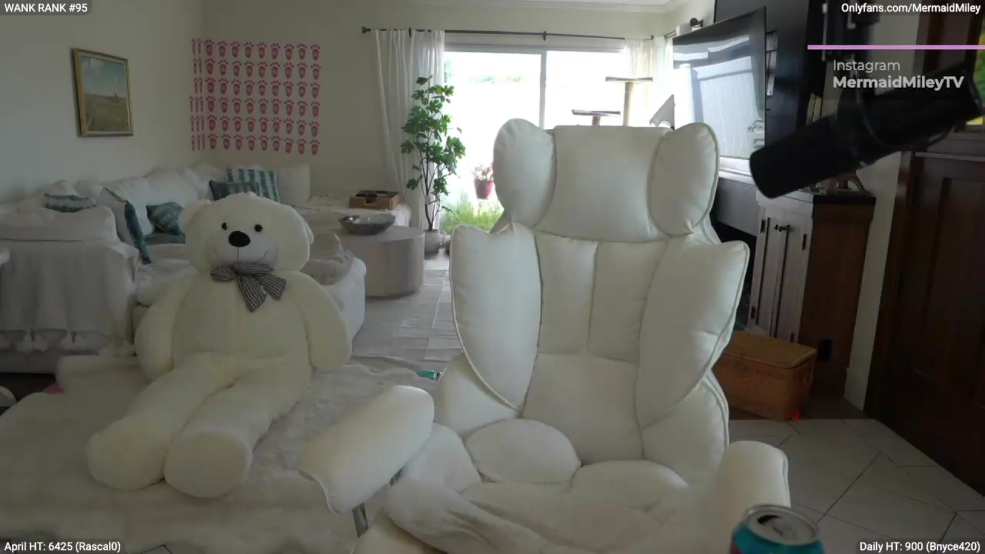 Gallery image thumbnail from Mermaidmiley's myfreecams stream on, 04/17/2026, 23:04 image 19 of 20